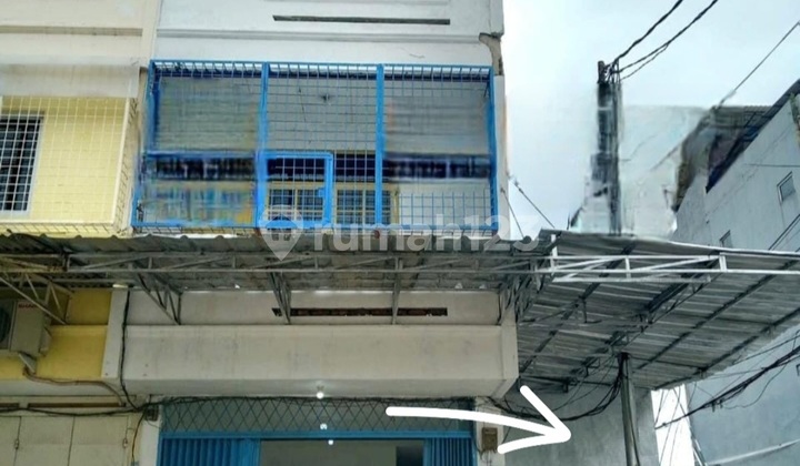 Cheap Shophouse Still Negotiable 3 Floors Hook Position Ready to Use in Duri Kosambi, Cengkareng, West Jakarta Cheap Shophouse Still Negotiable 3 Floors Hook Position Ready to Use in Duri Kosambi, Cengkareng, West Jakarta