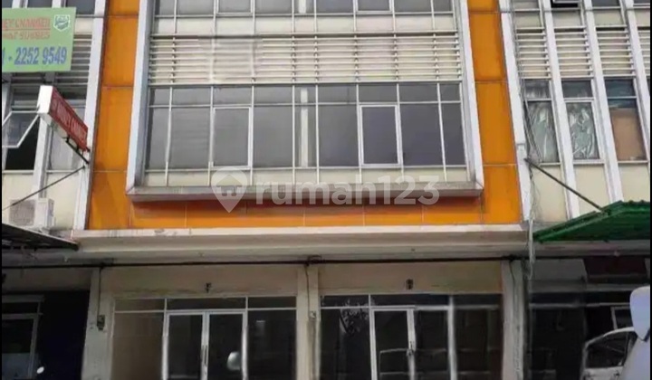 For Quick Sale: 3-Story Connected Shop House, Strategic Position in Bustling Area of Taman Surya 5, Cengkareng. For Quick Sale: 3-Story Connected Shop House, Strategic Position in Bustling Area of Taman Surya 5, Cengkareng.