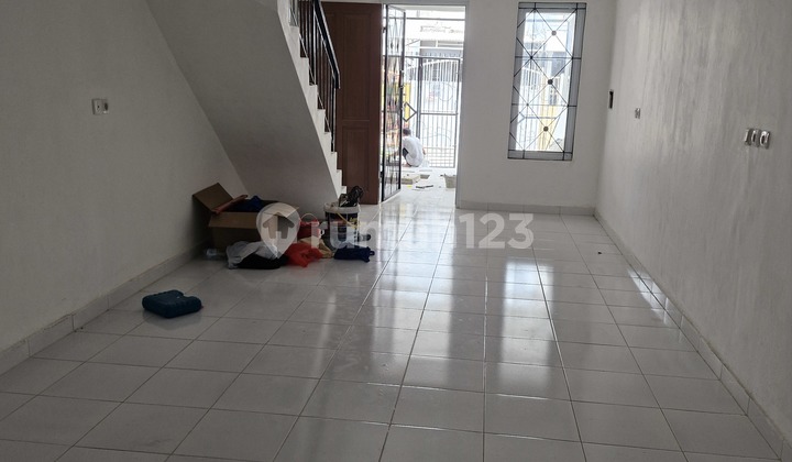 Rumah Murah Baru Renov Rapi 2 Lantai Siap Huni Bebas Banjir di Taman Palem Lestari Cengkareng Rumah Murah Baru Renov Rapi 2 Lantai Siap Huni Bebas Banjir di Taman Palem Lestari Cengkareng