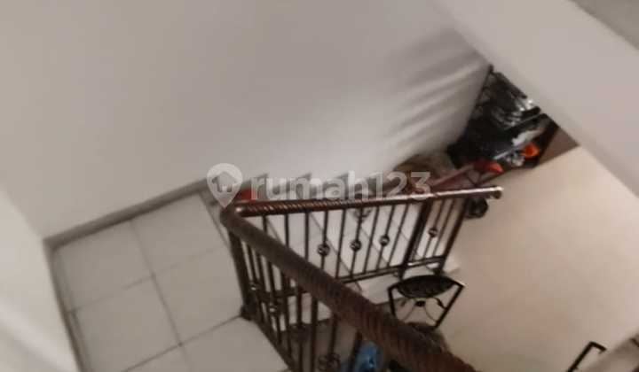 Murah Masih Nego Rumah 2 Lantai Lebar 8 Siap Huni Bebas Banjir di Taman Palem Lestari 2