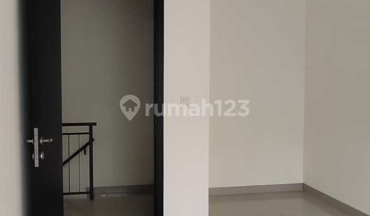 Dijual Rumah 2 Lantai Baru Belum Pernah Huni Green Village - Cipondoh Tangerang. Byn 2