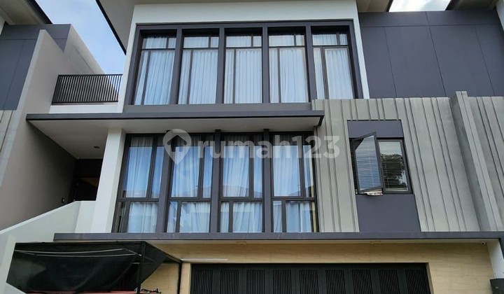 Dijual Rumah 3 Lantai Furnished di Lakewood Navapark Type 12 Bsd. Lva