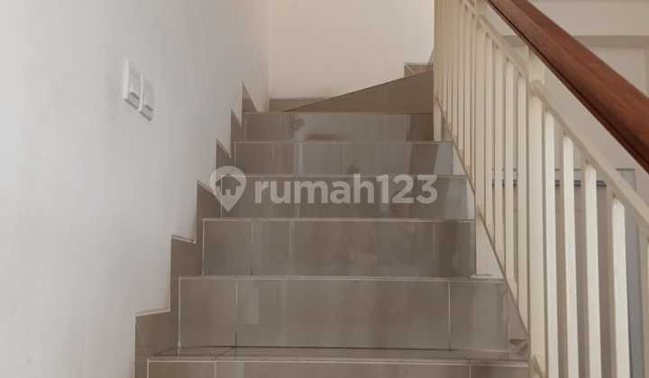 For Sale: 2.5-story fully furnished house with a neat rooftop, move-in ready, in Boston Village Cluster - Gading Serpong. Ysefb 2