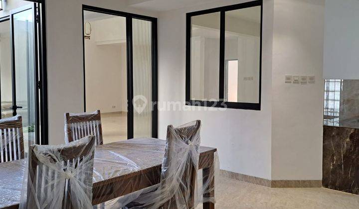 Dijual Rumah 2 Lantai Semi Furnished di Puspita Loka Bsd, Ep Efb 2