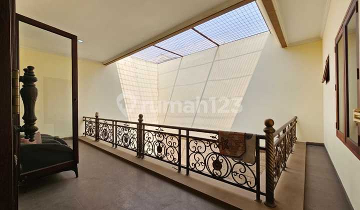 Dijual Rumah Mewah Design Mandiri Semi Furnish d Cluster Sapphire Pondok Hijau Golf - Wndefgs 2