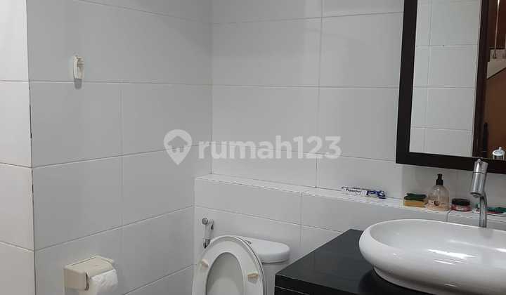 Dijual Rumah 2,5 Lantai Full Furnish & Interior Design Siap Huni di Sutera Jelita, Alam Sutera. Ernaefgs 2