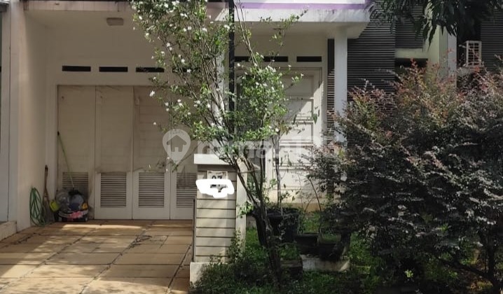 For Sale Ready-to-Live-in House in a Beautiful and Quiet Environment at Darwin Cluster, Gading Serpong. YYN EFAS