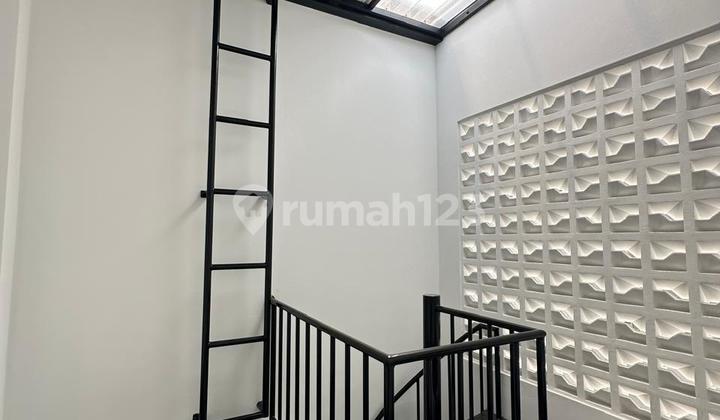 For Sale Modern Classic Ready-to-Live-in House in Avani BSD City. HL EFB 2