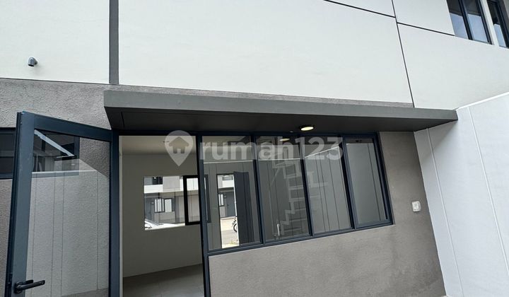 Dijual Rumah Siap Huni di Park Serpong. Lly Efasa