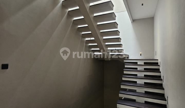 Dijual Rumah Cantik Semi Furnished di Sutera Feronia Alam Sutera. Wnd Efgs 2