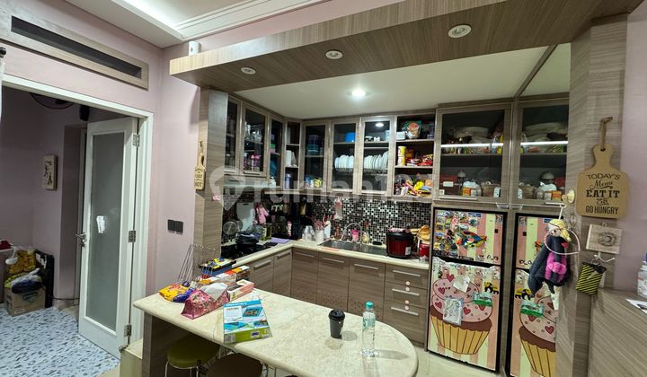 Dijual Rumah Cantik 2 Lantai Full Furnish Siap Huni di Feronia Park, Alam Sutera - Nrnefa 2