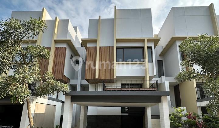 For Sale: 2-Story Nice House, Ready to Occupy with Attic Room in Blizfield Cluster, BSD City. Hlefb.