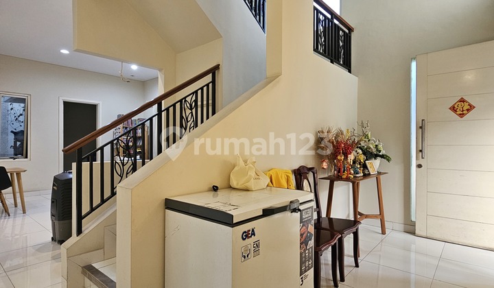 For Sale Semi-Furnished Corner House Ready to Move In at Volta Cluster, Gading Serpong. Ylefb 2