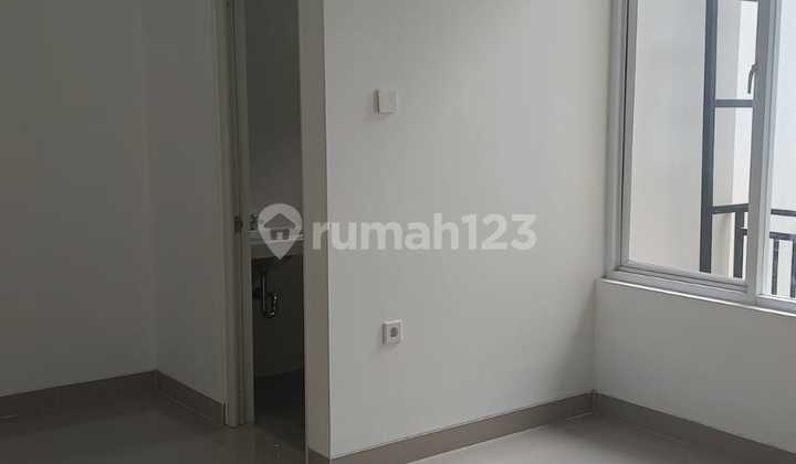 Dijual Rumah brand new mewah bangunan mandiri Row jalan besar di Griya Loka BSD - Tyasefb 2