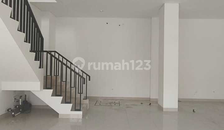 For Lease/Sale Adjacent Shophouses in Strategic Location at The Loop BSD City. BYN EFA EFAS