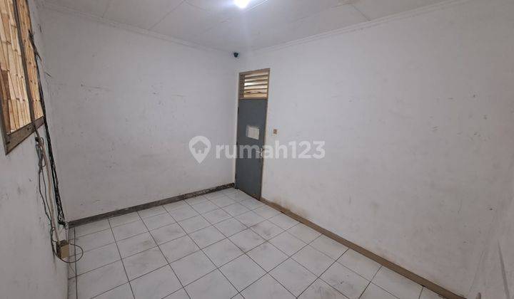 House Warehouse Located jalan Raya Kebon Jeruk, Jakarta Barat 2