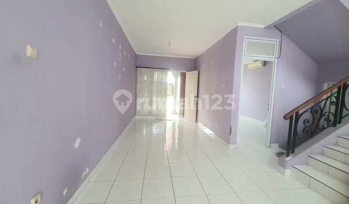 Rumah Rapih dan Bersih Dekat Akses Tol Kota Wisata Cibubur 2