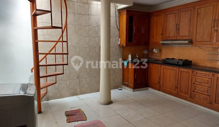 Rumah Bersih Dan Rapih Di Raffles Hills Cibubur