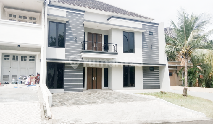 Rumah Siap Huni Depan Taman di Kota Wisata Cibubur