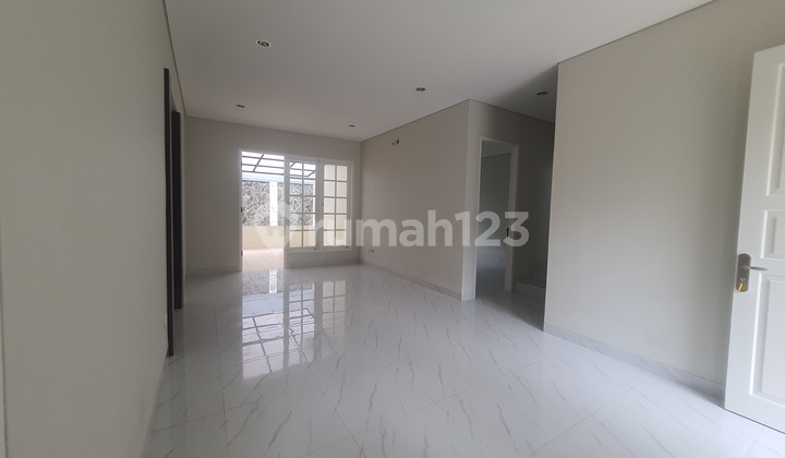 Rumah Siap Huni Depan Taman di Legenda Wisata Cibubur 2