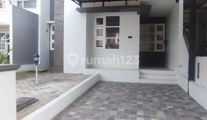 Comfortable House Near Toll Access In Legenda Wisata Cibubur
