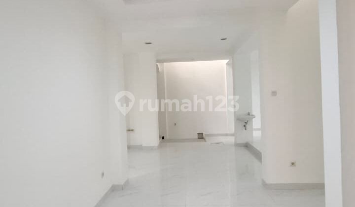 Ready-to-Occupy House Near the Toll Road in Legenda Wisata Cibubur 2