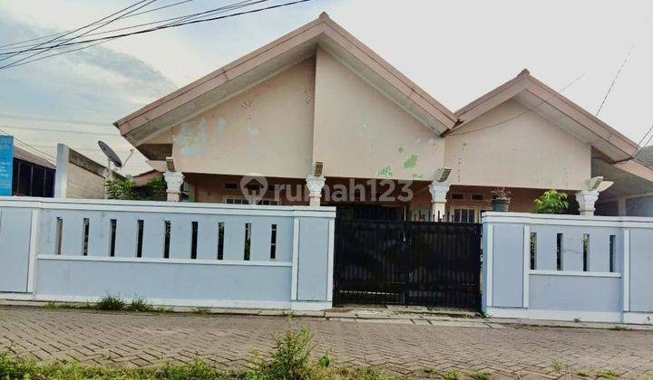 Rumah Luas Di Tengah Kota Tangerang  1