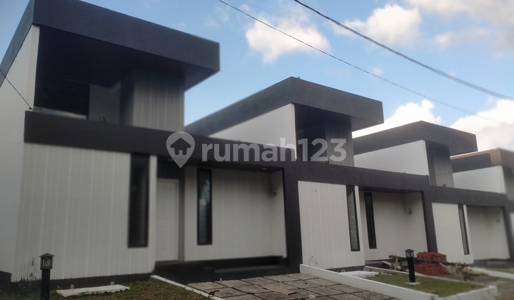 Albens Anggana Rumah Ready Stock di Lembah Nyiur Kairagi Mas Manado