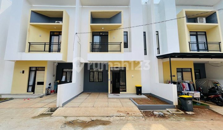2-Story House Near Depok Lama Station and GDC
