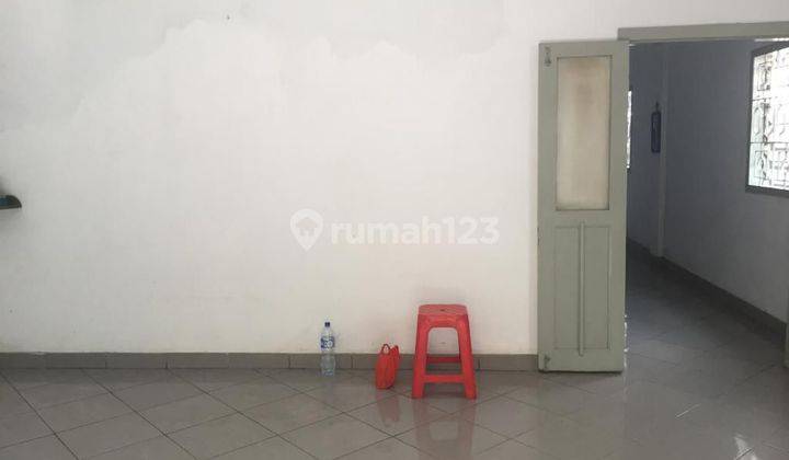 dijual rumah lama di Jalan besar, cocok untuk usaha 1