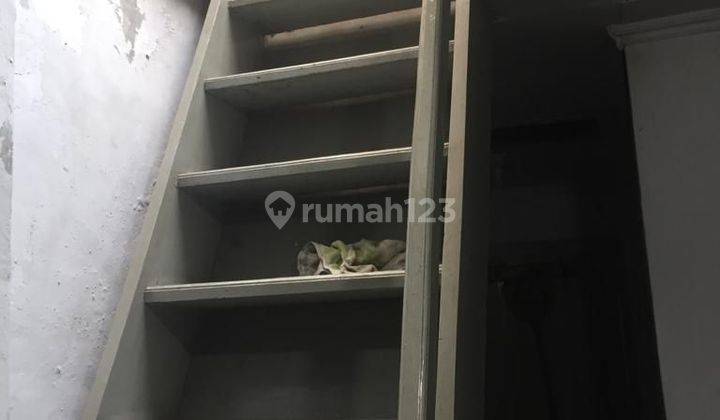 dijual rumah lama di Jalan besar, cocok untuk usaha 2