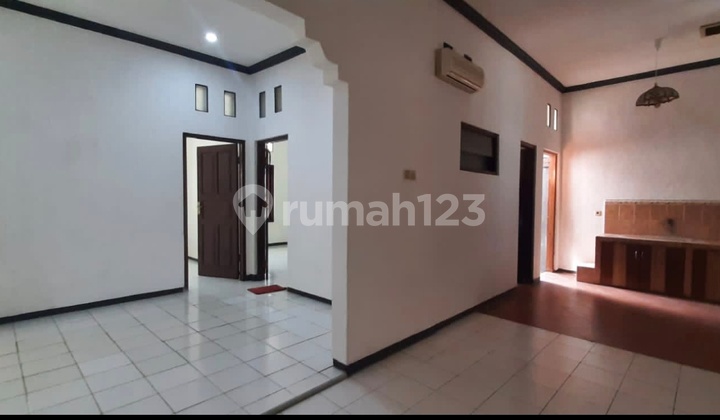 House in Papandayan Area Flood-Free with Spacious Parking 2