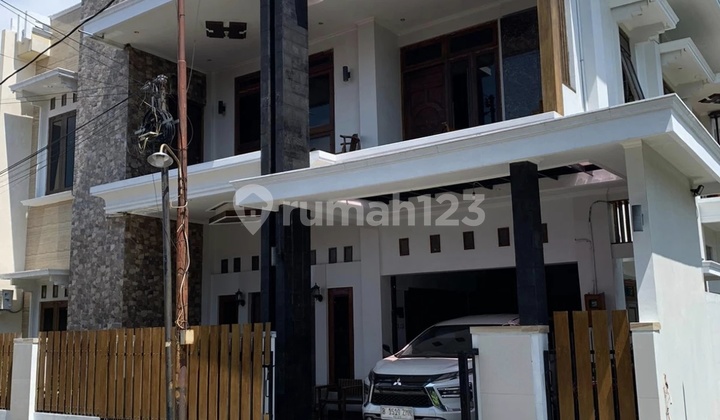 Rumah Bagus 2 Lantai di Komplek Perumahan Dekat Graha Padma 1