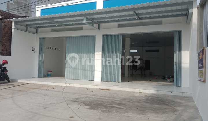 New Spacious Strategic Shop House on the Side of Sambiroto Main Road 1