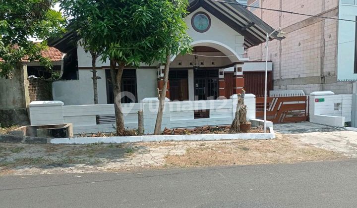 Turun Harga Rumah Luas di Jalan Wologito Raya 1