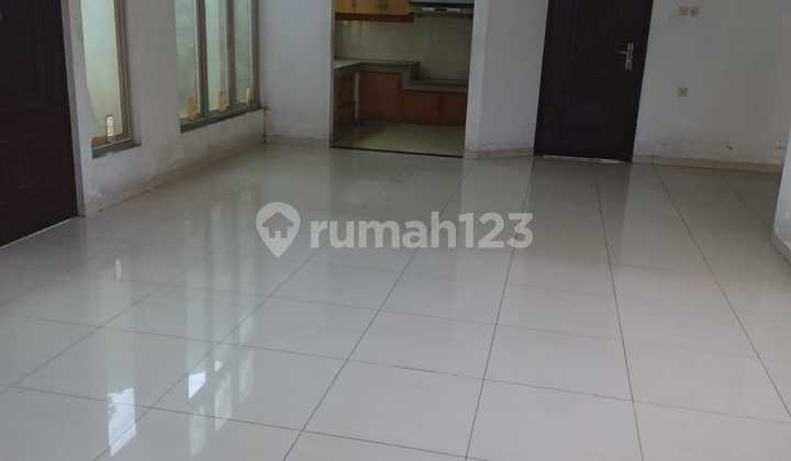 2-Story House in City Center Near Dr. Cipto Street 1