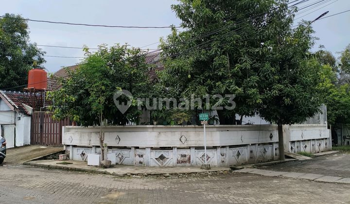 Hook House Spacious in Semarang Indah Housing 2