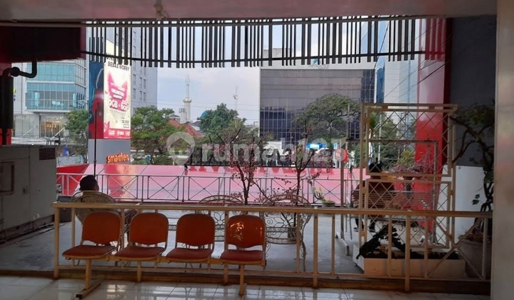 Bangunan Komersil 5 Lantai di Area Simpang Lima 1