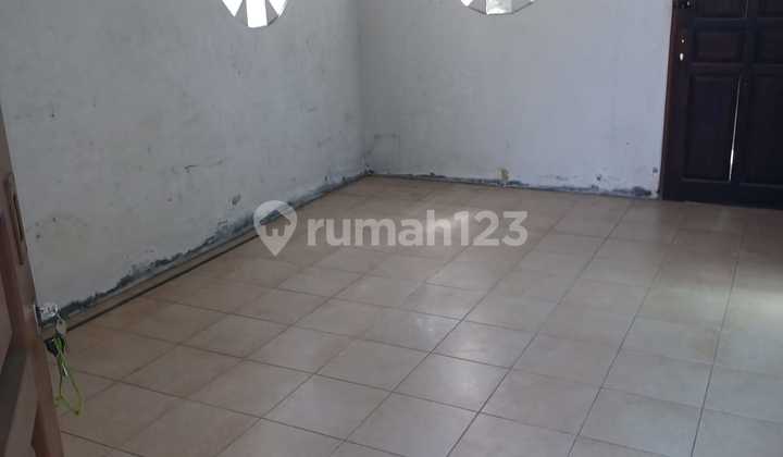 2-Story House in City Center Near Dr. Cipto Street 2