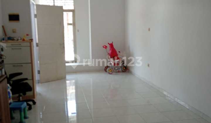 Ready-to-Move-In Furnished House Without Renovation in Medoho Housing, East Semarang 2