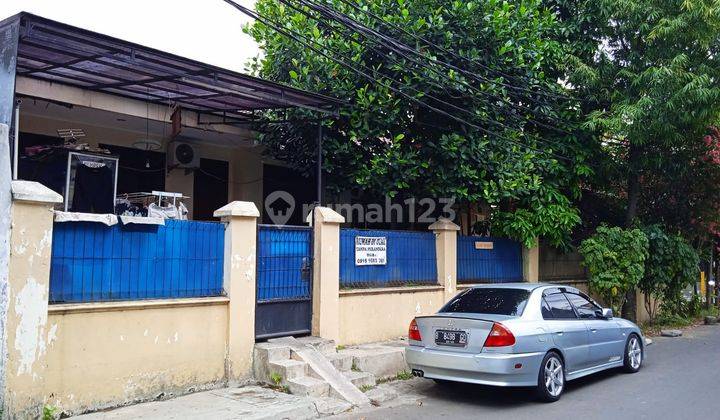 Dijual Rumah Lokasi Bagus Dekat Halte Transjakarta  1