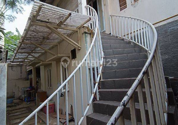 Dijual Rumah Lama Cikini, Jakarta Pusat 1,5 Lantai 3