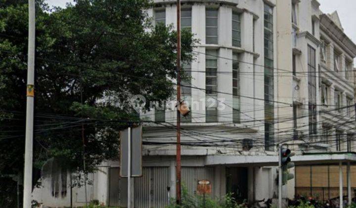 Disewakan Gedung Ex. Bank Permata di Menteng 1