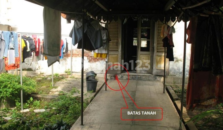 Jual Rumah Hitung Tanah Lokasi Asri di Menteng 2