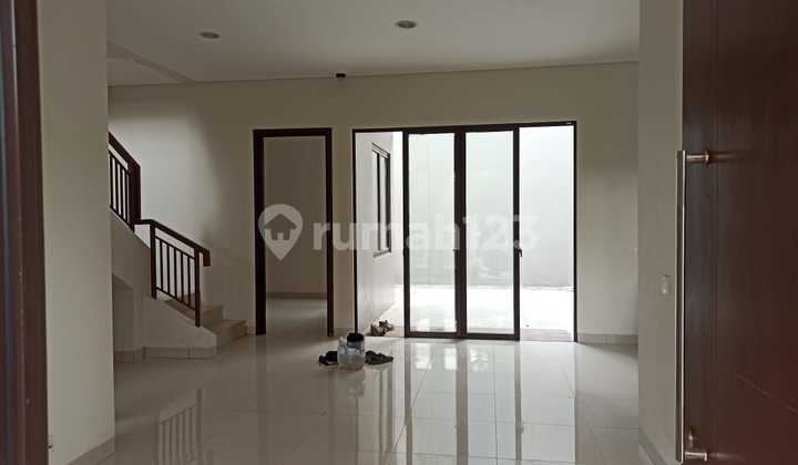 Rumah Bagus 2 Lantai Depan Taman di Bsd Eminent. Illustria 2