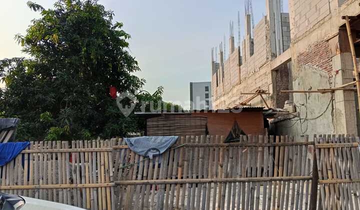 For Sale: 318 m2 Land with SHM in Rawabokor, Cengkareng, West Jakarta (Behind Pop Hotel Soekarno-Hatta Airport)