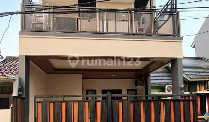 Rumah 2 Lantai Hadap Barat di Serpong Park, Bsd City