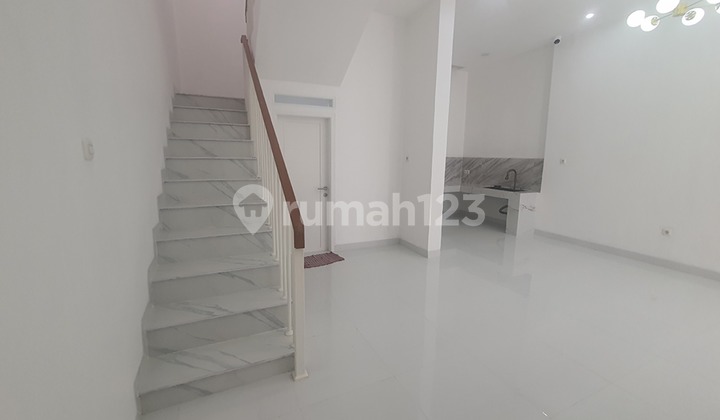 Nice House in a Green & Strategic Environment of BSD Kencana Loka, Tangerang 2