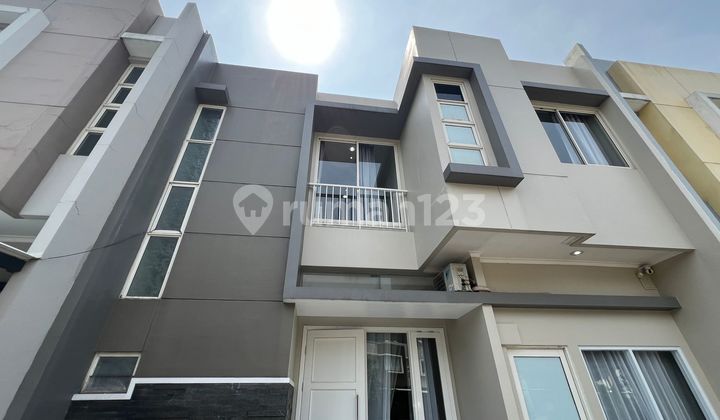 Rumah 2 Lantai Semi Furnished Full Renov The Springs Canary Gading Serpong  Tangerang