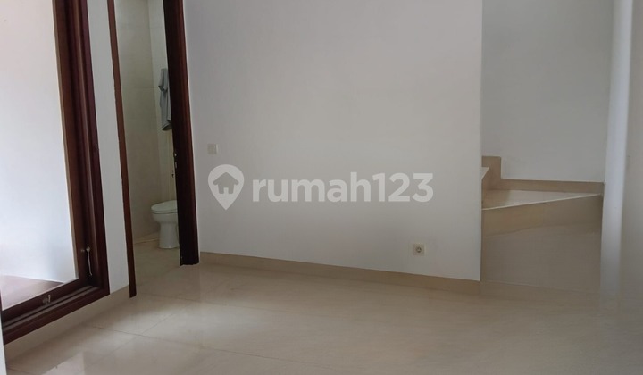 Dijual Rumah Terenovasi 2 Lantai SHM di Cluster Eternity, The Icon, Bsd 2